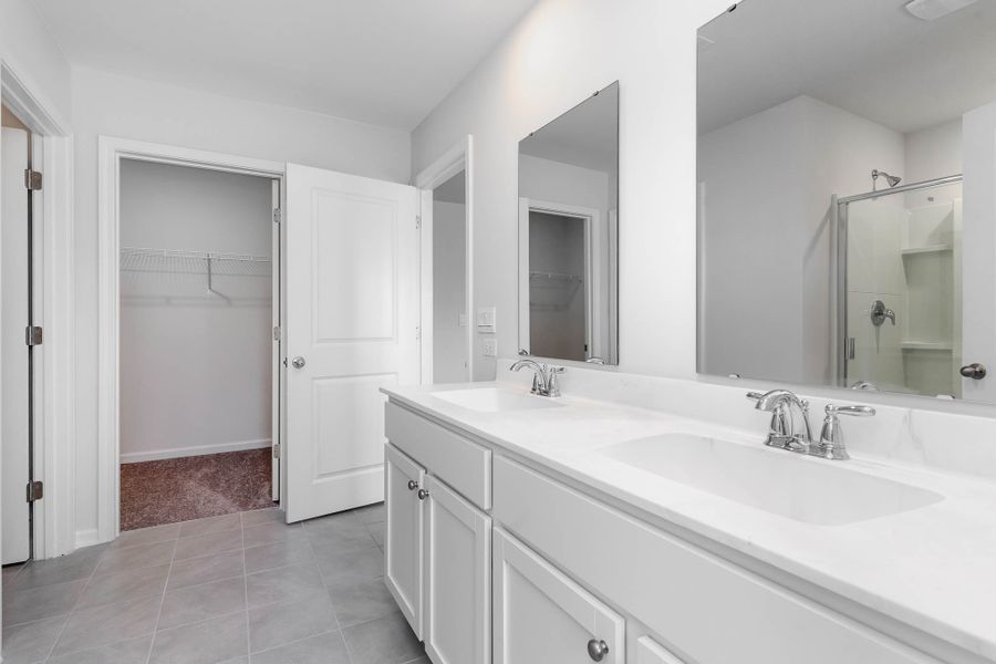 Representative furnished interior of a home built from the HAYDEN by D.R. Horton in South Haven, Camden (Image 21).