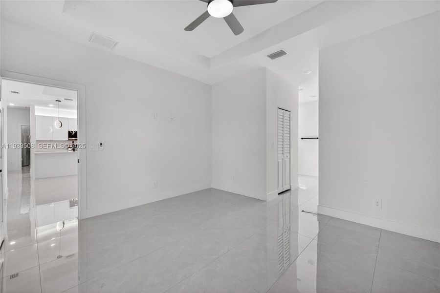 Spacious, unfurnished interior of a new home in , Lehigh Acres (Image 28).