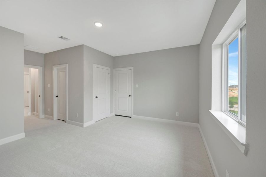 Spacious, unfurnished interior of a new home in Jordan Ranch - Premier Collection, Fulshear (Image 15).