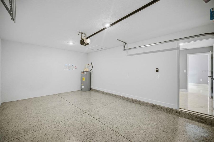 Spacious, unfurnished interior of a new home in , Ocala (Image 12).