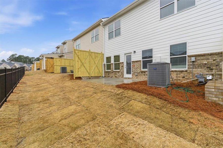 Exterior details and patio area of a home in Park Center Pointe, Mableton (Image 21).
