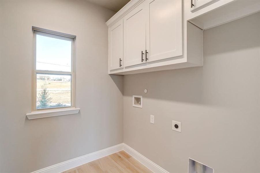 Spacious, unfurnished interior of a new home in , Weatherford (Image 17).