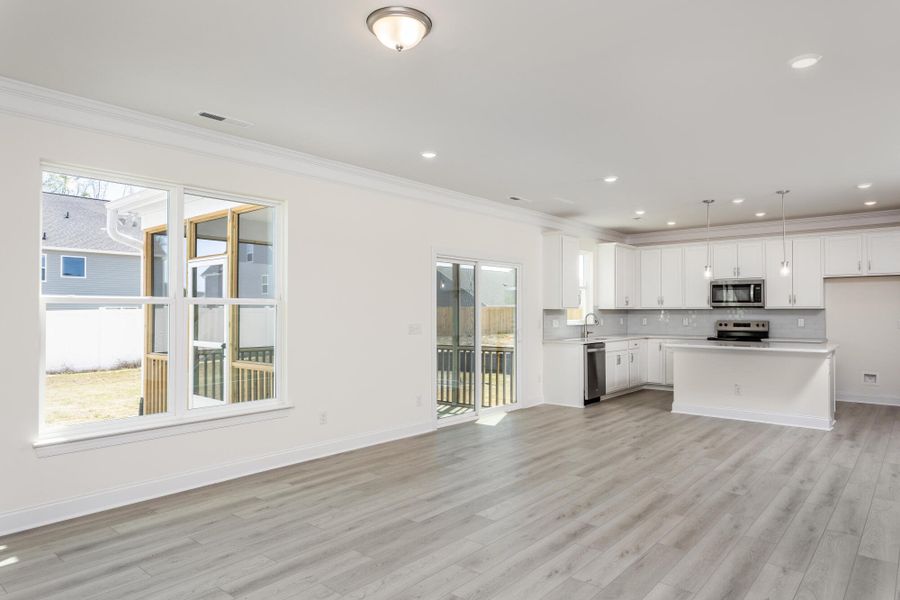 Spacious, unfurnished interior of a new home in Daniel Farms, Benson (Image 21).