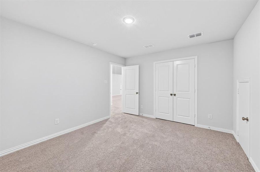 Spacious, unfurnished interior of a new home in Lily Creek at Sutton Fields, Aubrey (Image 36).