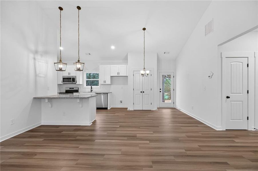 Spacious, unfurnished interior of a new home in , Cedartown (Image 18).