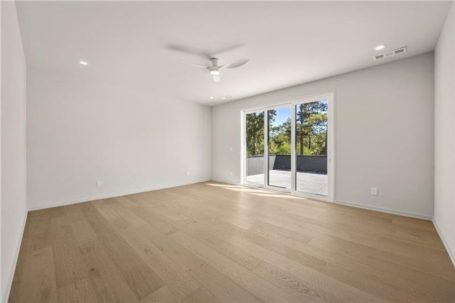 Spacious, unfurnished interior of a new home in , Atlanta (Image 25).