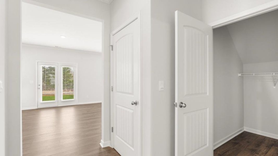 Spacious, unfurnished interior of a new home in Thompson Ridge, Dallas (Image 22). Spacious, unfurnished interior of a new home in Thompson Ridge, Dallas (Image 22).