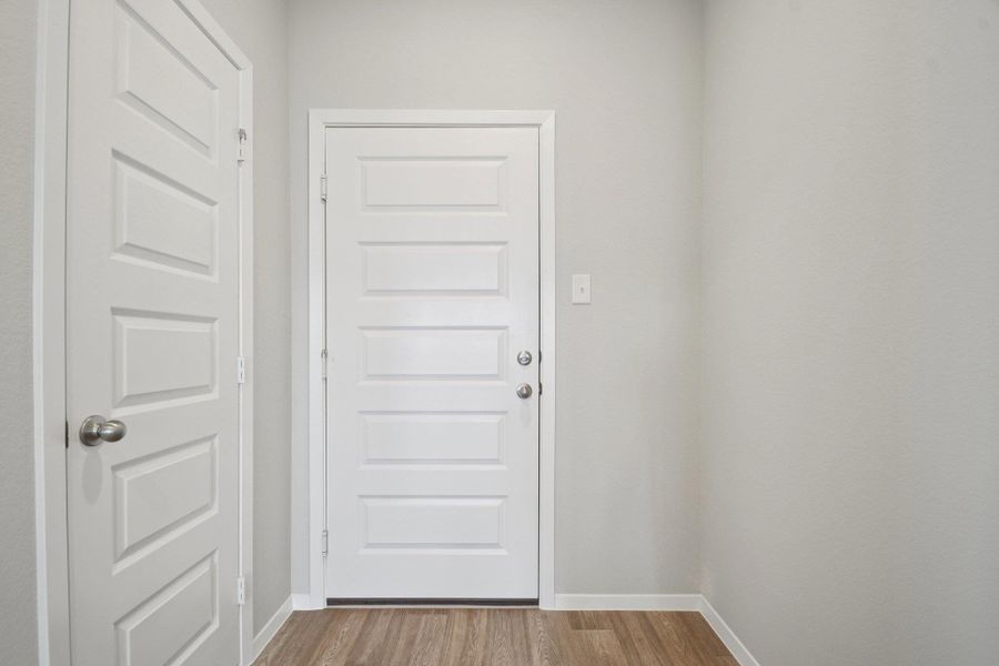 Spacious, unfurnished interior of a new home in Cloverleaf, Austin (Image 32).