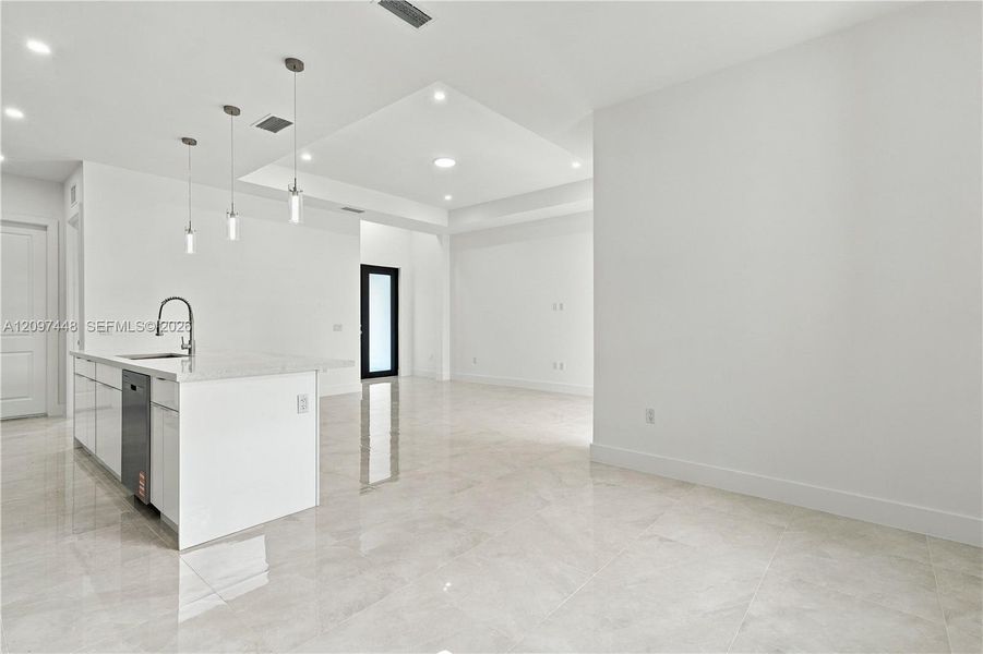 Spacious, unfurnished interior of a new home in , Lehigh Acres (Image 31).