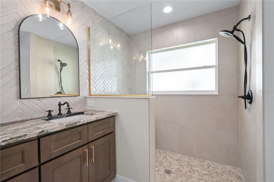 Furnished interior view inside a new home in , Dunnellon (Image 11).