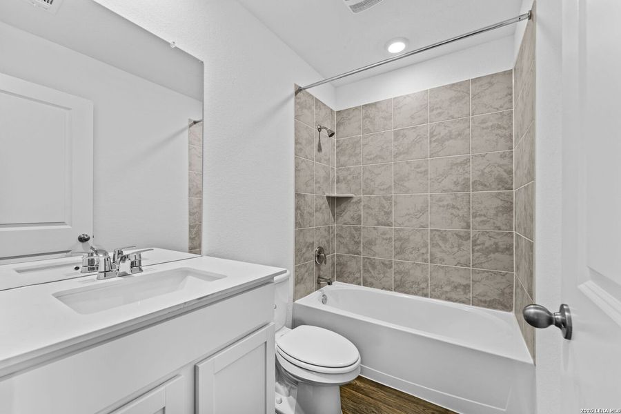 Furnished interior view inside a new home in Avenida, Converse (Image 6).