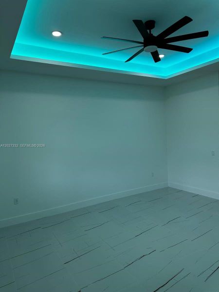 Spacious, unfurnished interior of a new home in , Lehigh Acres (Image 6).