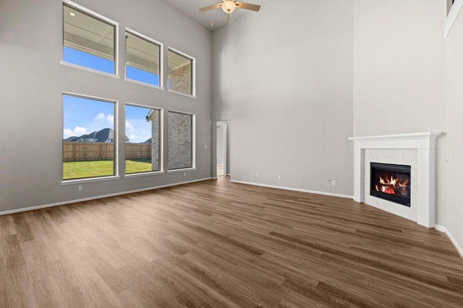 Spacious, unfurnished interior of a new home in The Meadows at Imperial Oaks 60', Conroe (Image 16).