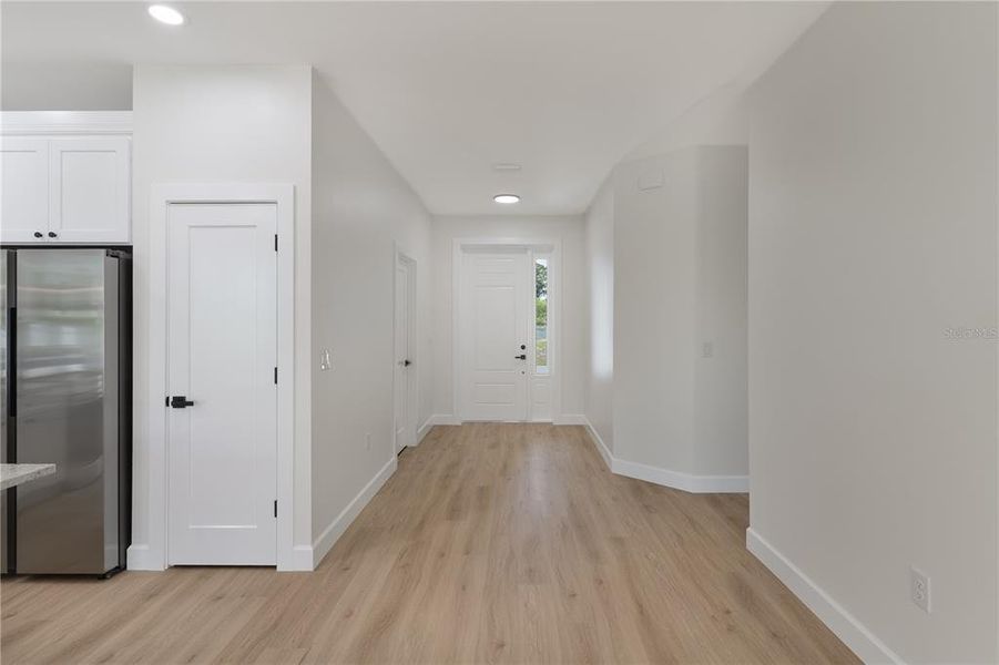 Spacious, unfurnished interior of a new home in , Venice (Image 15).