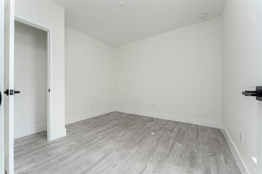Spacious, unfurnished interior of a new home in , Tampa (Image 15).