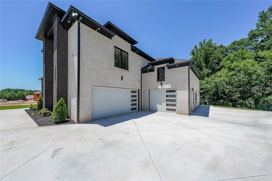 Exterior details and patio area of a home in , Dacula (Image 4).