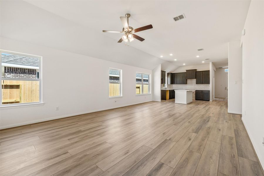 Spacious, unfurnished interior of a new home in River Ranch, Dayton (Image 25).