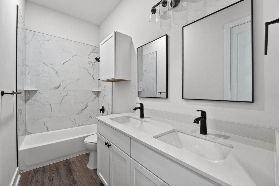 Furnished interior view inside a new home in , Horseshoe Bay (Image 17).