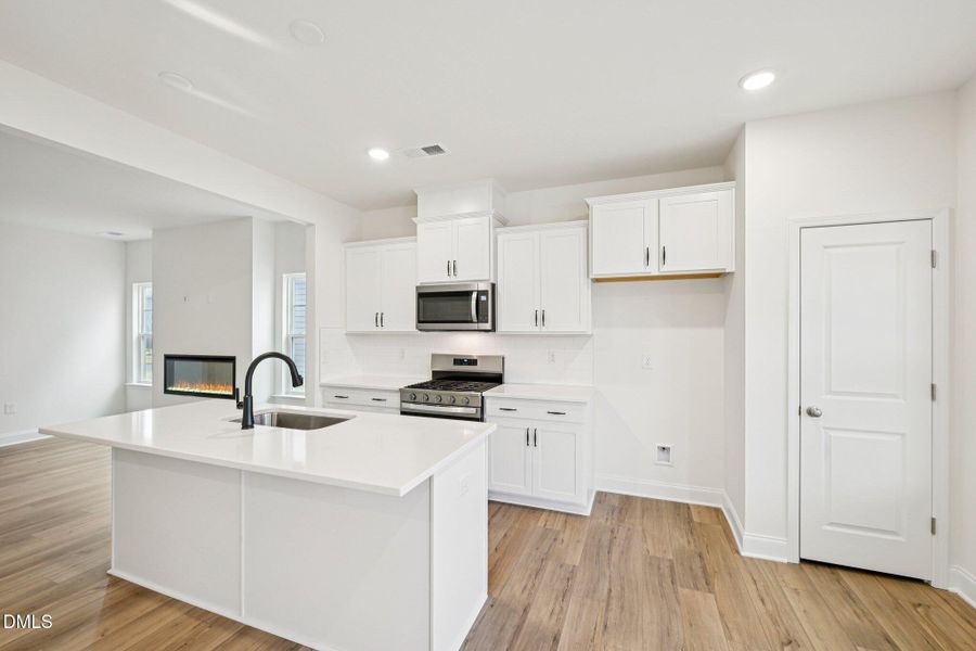 12-web-or-mls-Willow Cameron Wy-S0502-01
