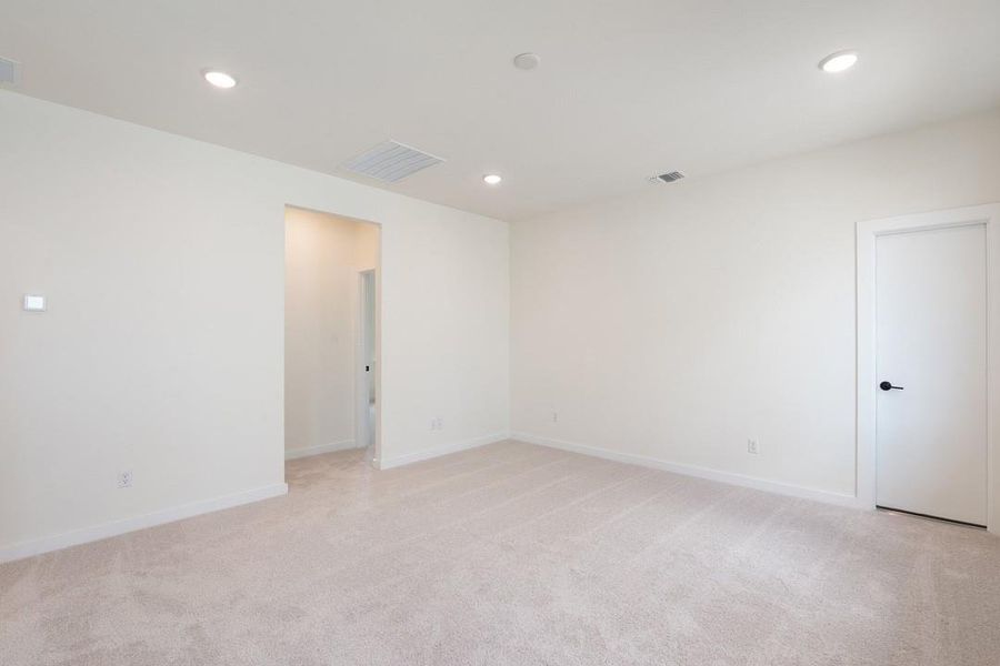 Spacious, unfurnished interior of a new home in Heritage, Dripping Springs (Image 35).