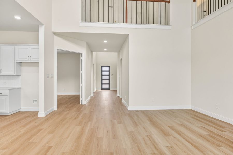 Spacious, unfurnished interior of a new home in Edgewater, Fate (Image 25).
