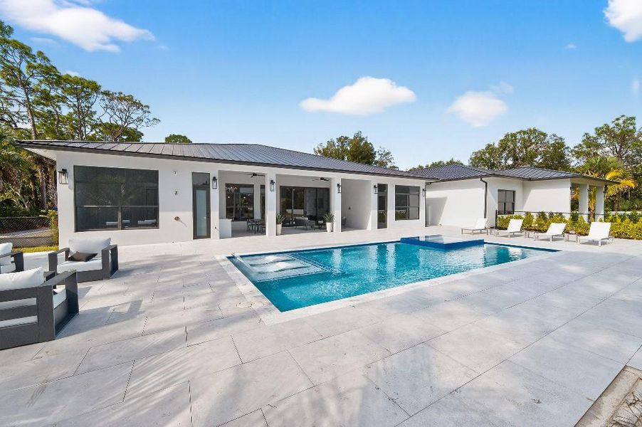 Exterior details and patio area of a home in , Jupiter (Image 4).