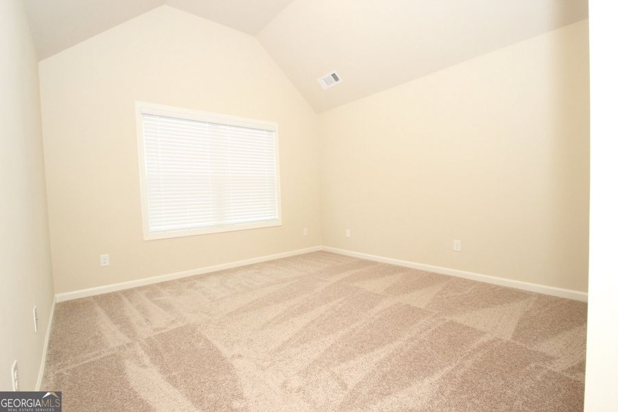Spacious, unfurnished interior of a new home in Greystone, Forsyth (Image 17).