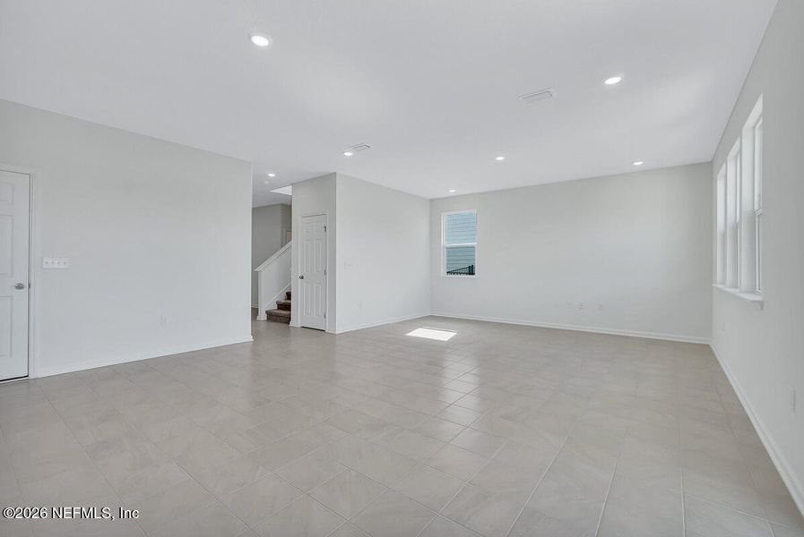 Spacious, unfurnished interior of a new home in Panther Creek, Jacksonville (Image 12).