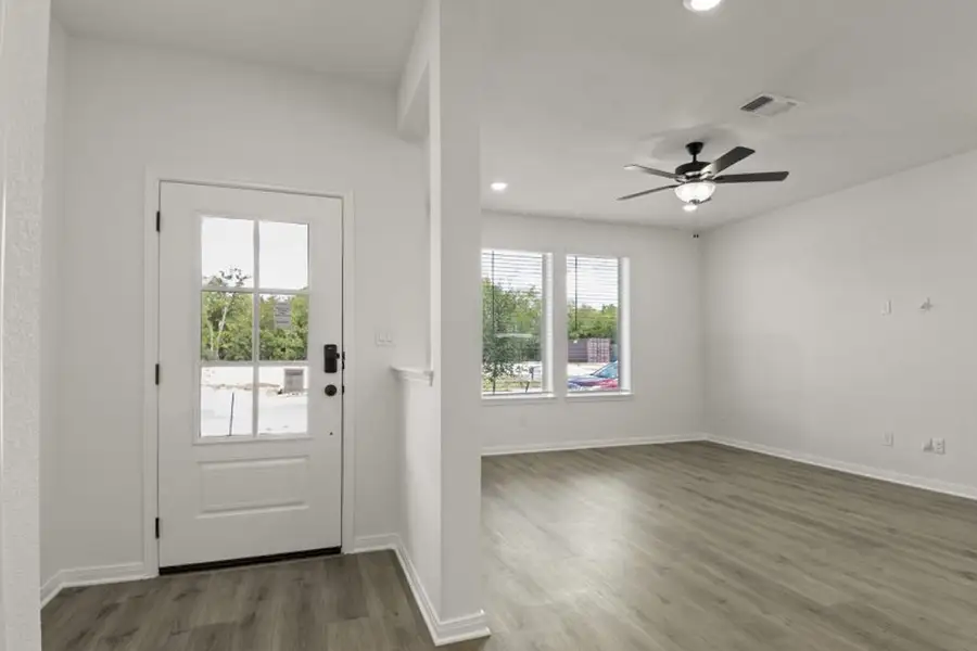 Representative unfurnished interior of a home built from the Oak by Pacesetter Homes in Blanco Vista, San Marcos (Image 24).