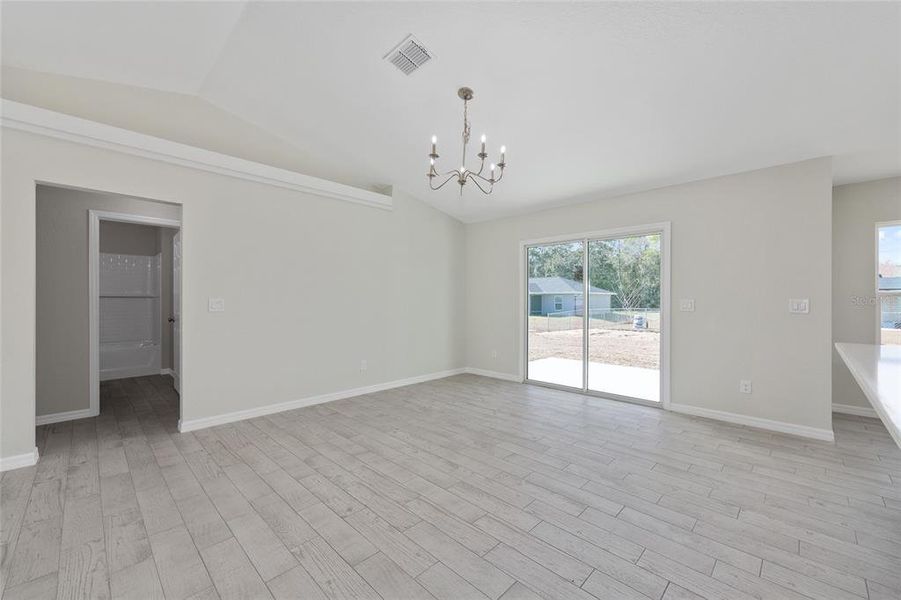 Spacious, unfurnished interior of a new home in , Ocala (Image 14).