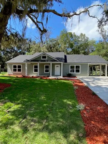 Exterior details and patio area of a home in , Gainesville (Image 3).