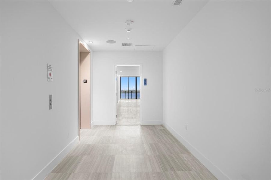Spacious, unfurnished interior of a new home in , Tampa (Image 27).