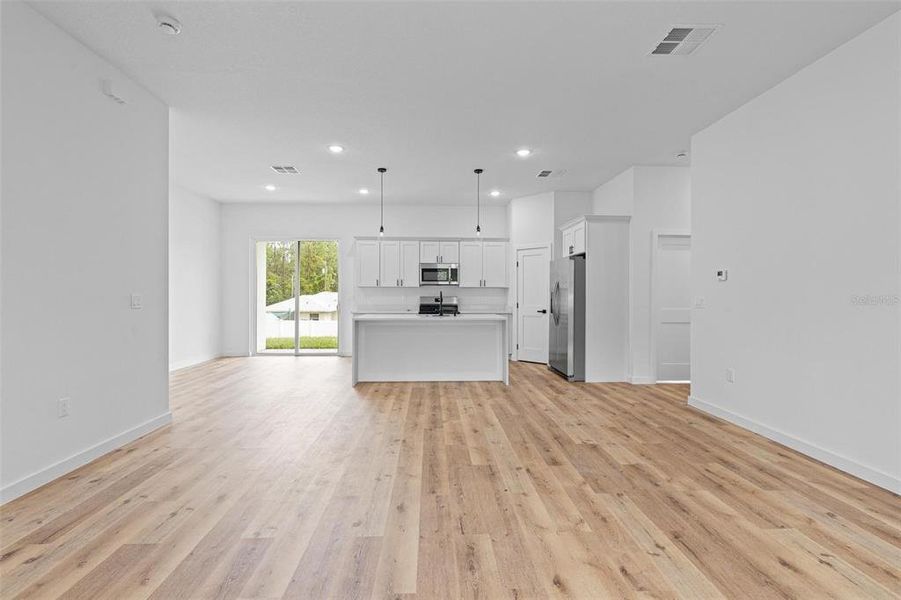 Spacious, unfurnished interior of a new home in , Citrus Springs (Image 22).