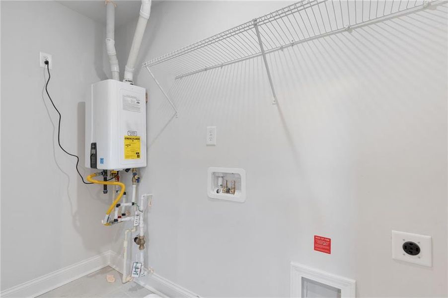 Spacious, unfurnished interior of a new home in , Athens (Image 29).