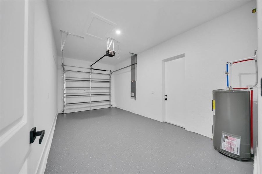 Spacious, unfurnished interior of a new home in , Lehigh Acres (Image 25).