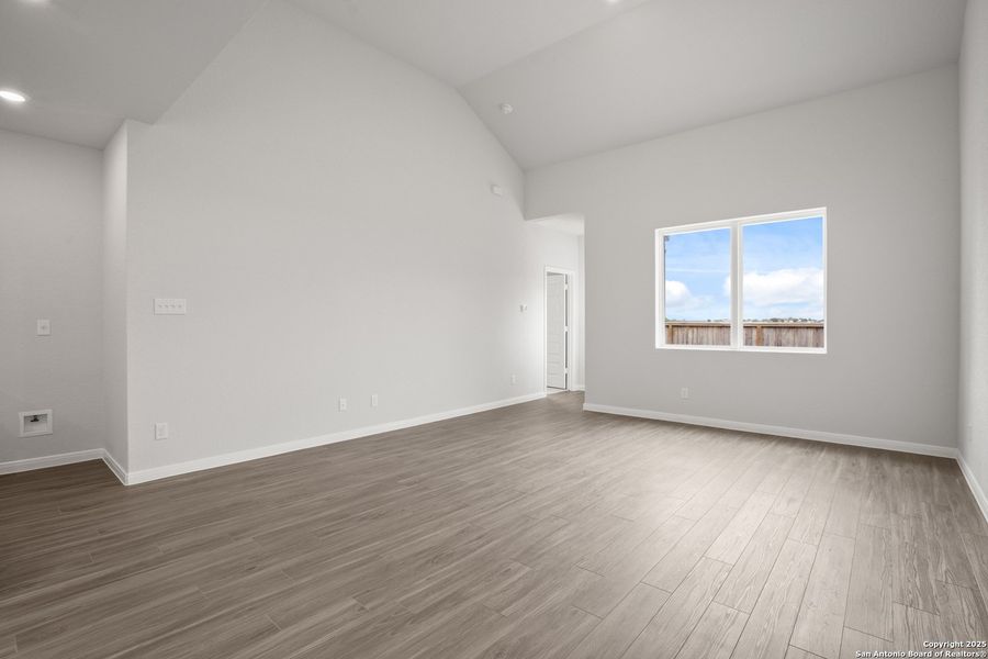 Spacious, unfurnished interior of a new home in Dauer Ranch, New Braunfels (Image 22). Spacious, unfurnished interior of a new home in Dauer Ranch, New Braunfels (Image 22).