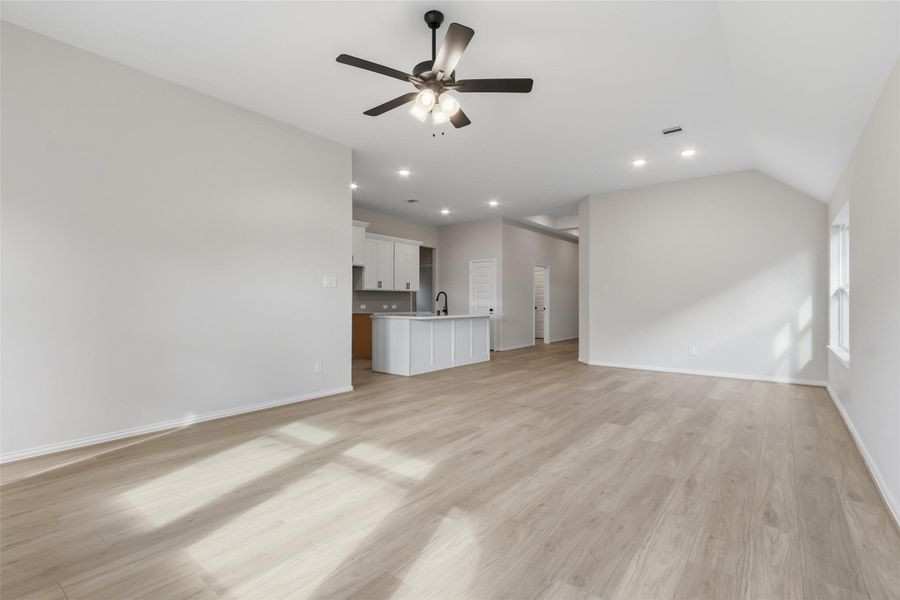 Spacious, unfurnished interior of a new home in Brookewater, Rosenberg (Image 29).