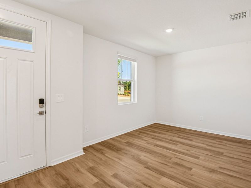 Spacious, unfurnished interior of a new home in Hilltop Vistas, Dade City (Image 15).