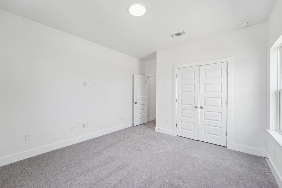 Spacious, unfurnished interior of a new home in Sauls Ranch, Round Rock (Image 30).