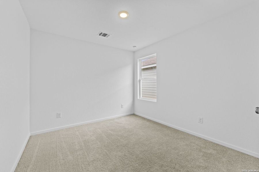 Spacious, unfurnished interior of a new home in Spring Grove, St. Hedwig (Image 15).