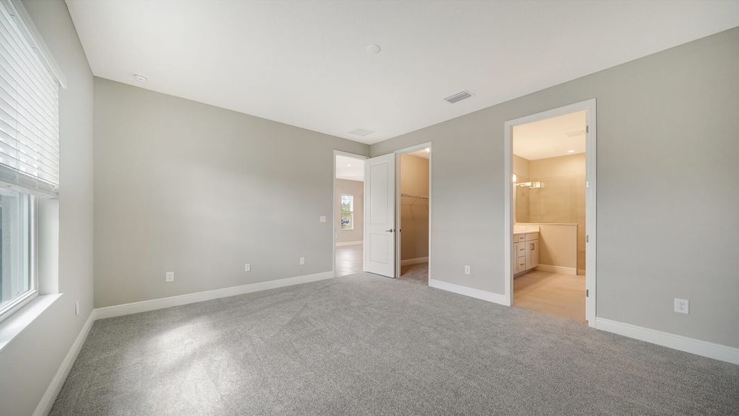 Spacious, unfurnished interior of a new home in Windward, Sarasota (Image 21).