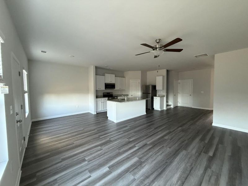 Spacious, unfurnished interior of a new home in , Calhoun (Image 4).