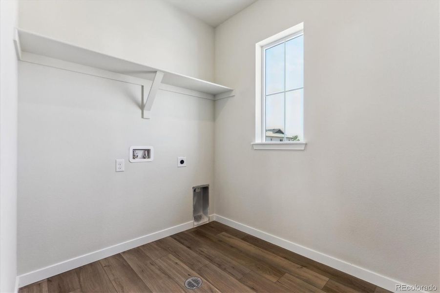 Spacious, unfurnished interior of a new home in Trails at Smoky Hill, Parker (Image 14).