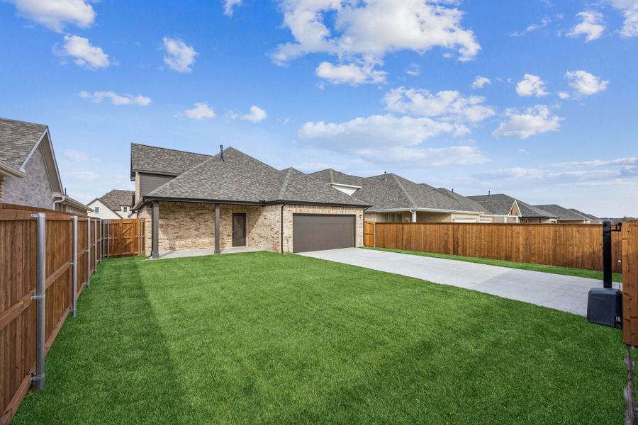 Exterior details and patio area of a home in Dove Hollow, Waxahachie (Image 3).