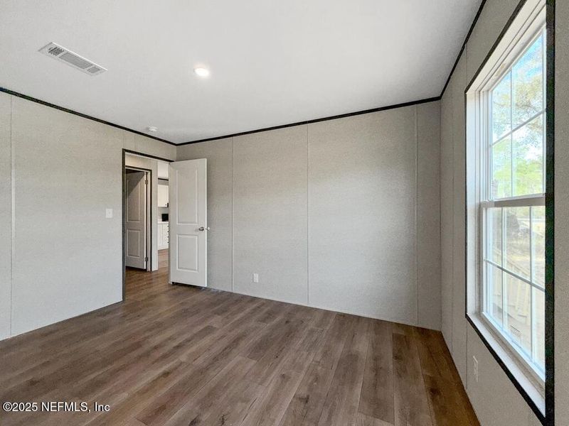 Spacious, unfurnished interior of a new home in , Lake City (Image 18).