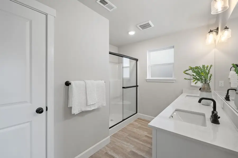Representative furnished interior of a home built from the Aspen - IronHorse by MonteVista Homes in IronHorse, Prineville (Image 18).
