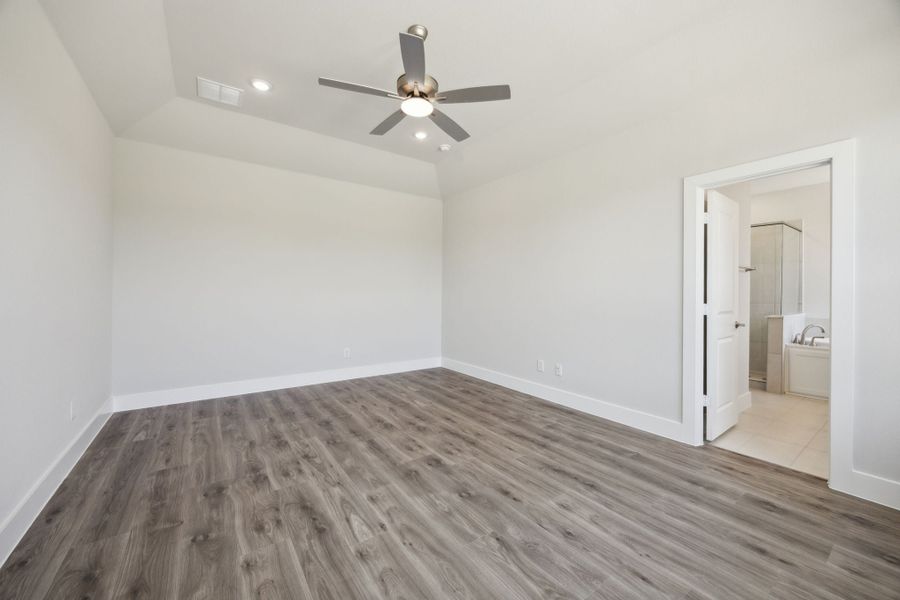 Spacious, unfurnished interior of a new home in Ellis Ranch Estates, Waxahachie (Image 25). Spacious, unfurnished interior of a new home in Ellis Ranch Estates, Waxahachie (Image 25).