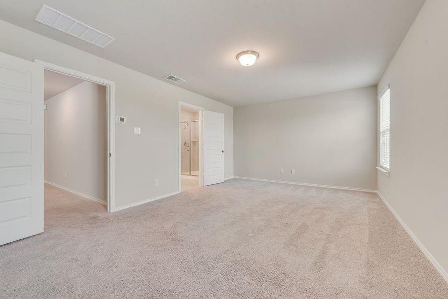 Spacious, unfurnished interior of a new home in , Fort Worth (Image 34).