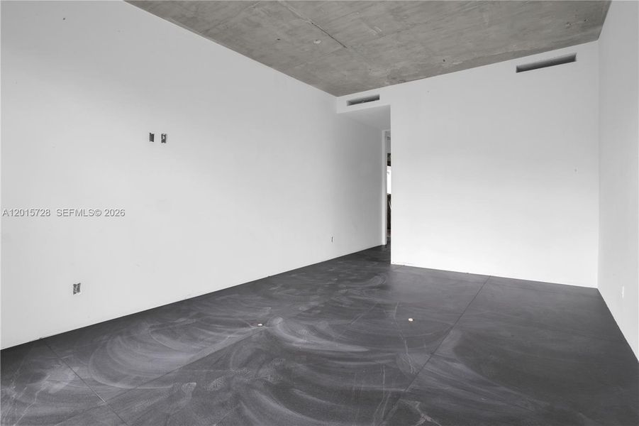 Spacious, unfurnished interior of a new home in , Miami (Image 7).