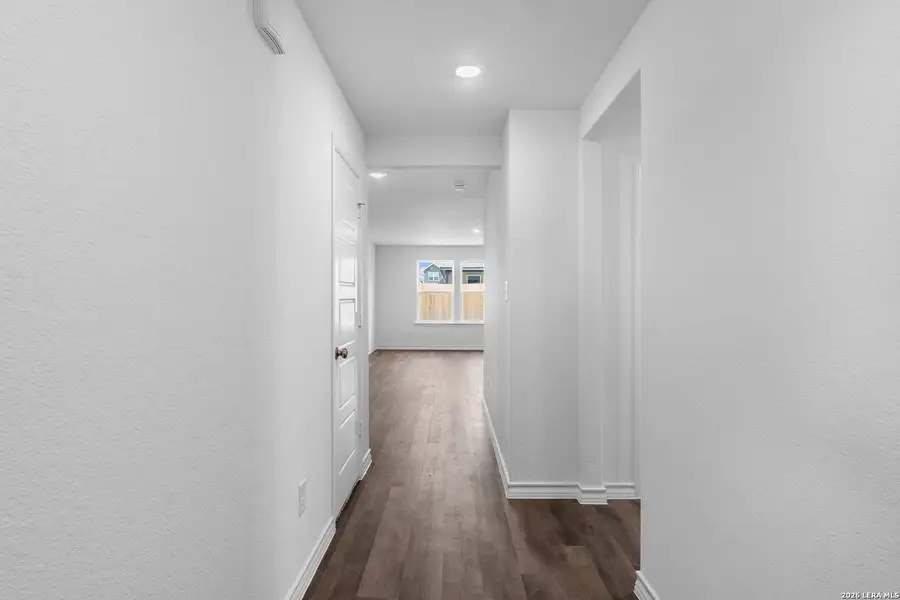 Spacious, unfurnished interior of a new home in Lily Springs, Seguin (Image 23).